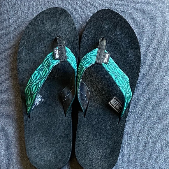 Teva flip flops sandals size 9. - Picture 10 of 14